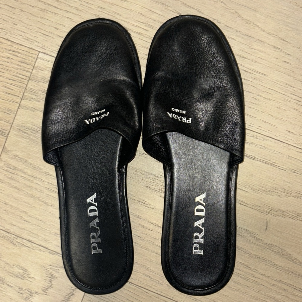 Prada flats / slippers black